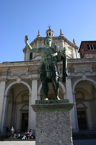IMG_5936_-_Milano_-_San_Lorenzo_-_Statua_di_Costantino_-_Foto_Giovanni_Dall'Orto_-_27-Feb-2007[1]
