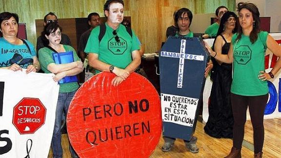 - 00 00 00 00 SUICIDIOS DESAHUCIOS